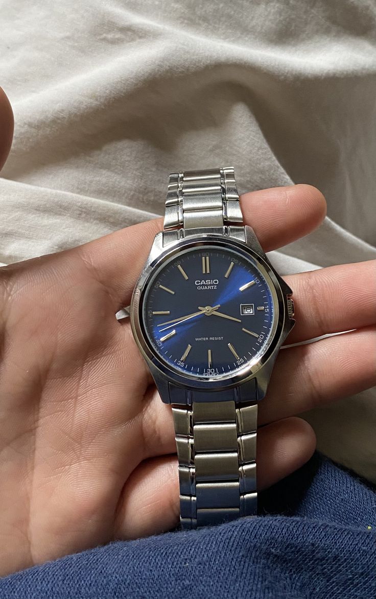 Nautilus Navy، لون أزرق وفضي