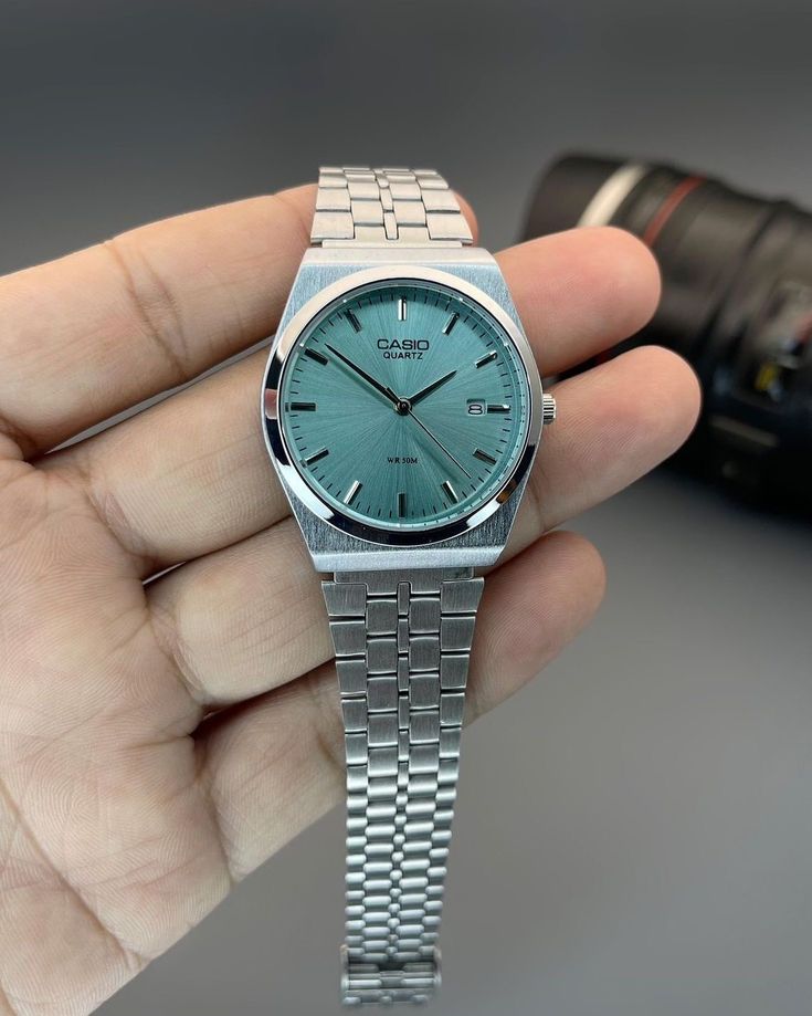 Aqua Petite، لون تركواز وفضي